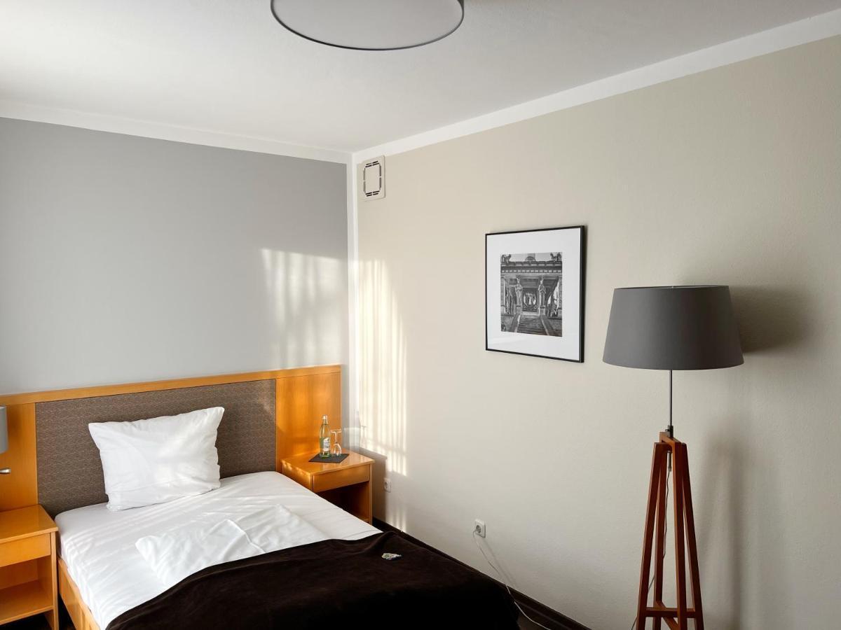 Hotel Prinz Мюнхен Екстер'єр фото