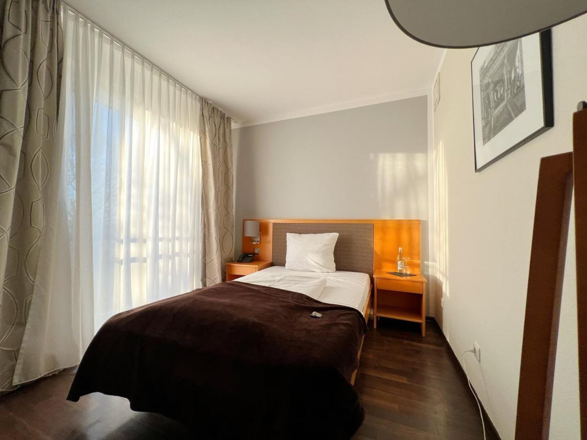Hotel Prinz Мюнхен Екстер'єр фото